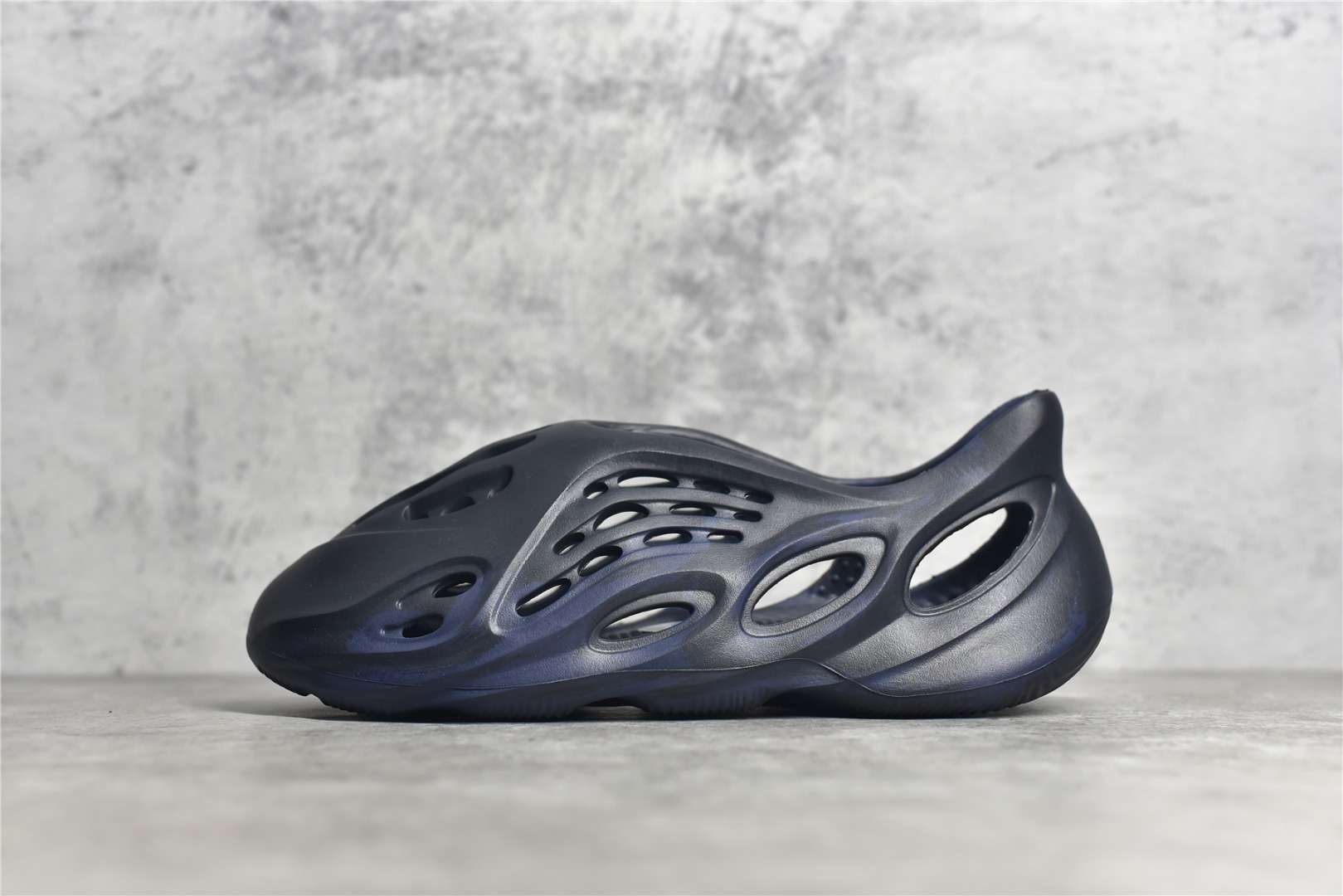 YESKICKS Yeezy Foam Runner ‘Onyx’Replica HP8739 - Image 2