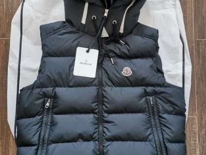YESKICKS Moncler 23FW Hooded Zipper Monogrammed Down Vest For Unisex Black Green And White