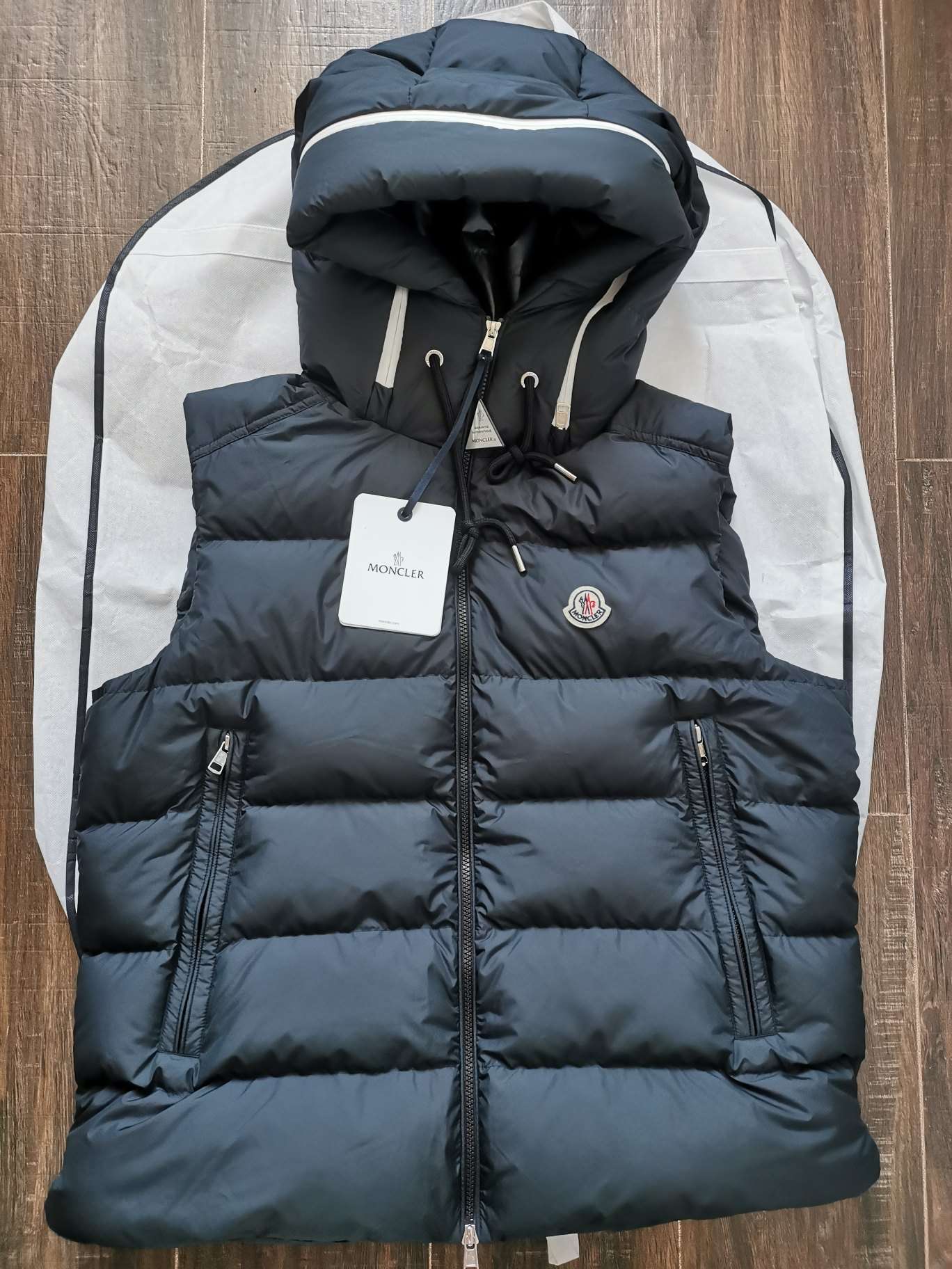 YESKICKS Moncler 23FW Hooded Zipper Monogrammed Down Vest For Unisex Black Green And White
