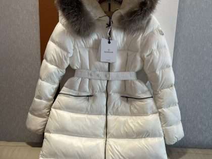 YESKICKS Moncler 23FW New Hooded With Belt Hair Collar Waist Section Down Jacket For Women Black Green And White
