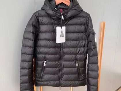 YESKICKS Moncler Classic Hooded Down Jacket For Unisex Black White And Green