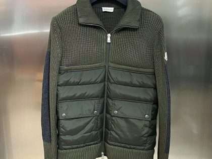 YESKICKS Moncler 23FW Solid Articulated Zipper Double Pocket Jacket Down Black And Army Green