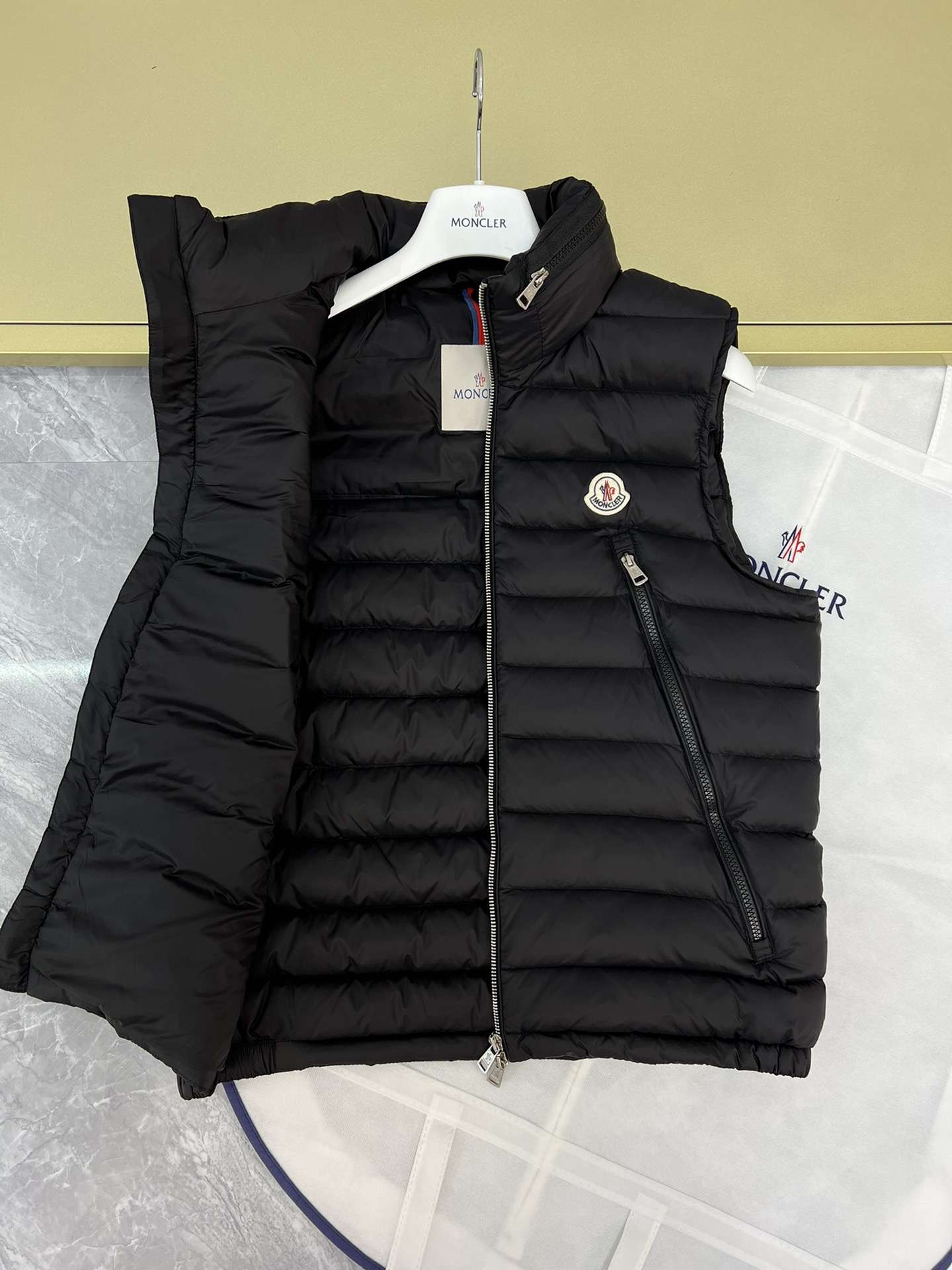 YESKICKS Moncler 2023 Latest Fashion Casual Menswear Vest Collection Albyt Down Vests For Men - Image 6