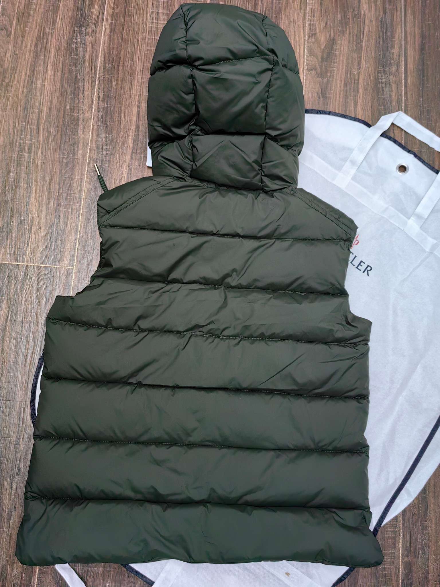 YESKICKS Moncler 23FW Hooded Zipper Monogrammed Down Vest For Unisex Black Green And White - Image 8