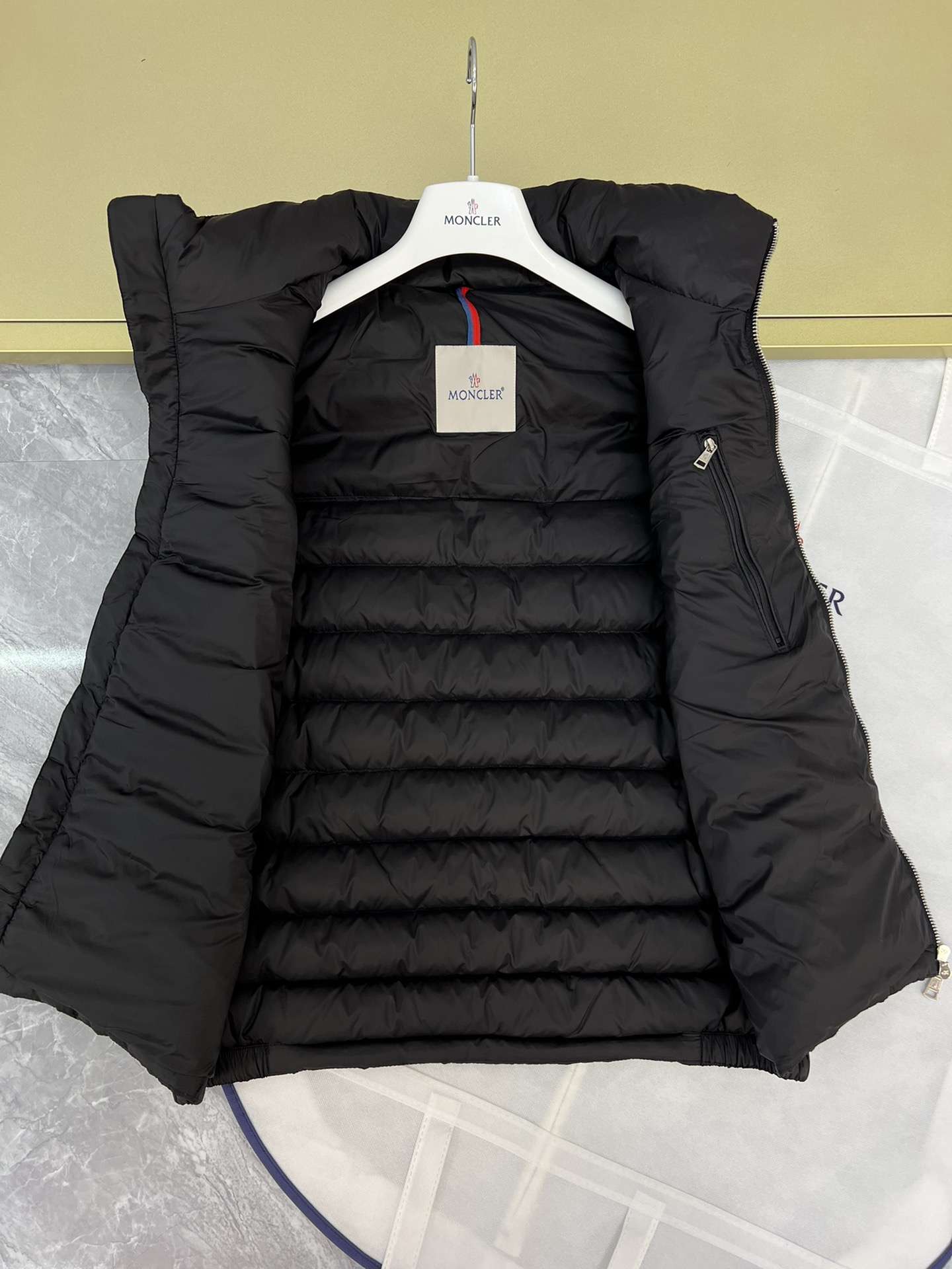 YESKICKS Moncler 2023 Latest Fashion Casual Menswear Vest Collection Albyt Down Vests For Men - Image 7