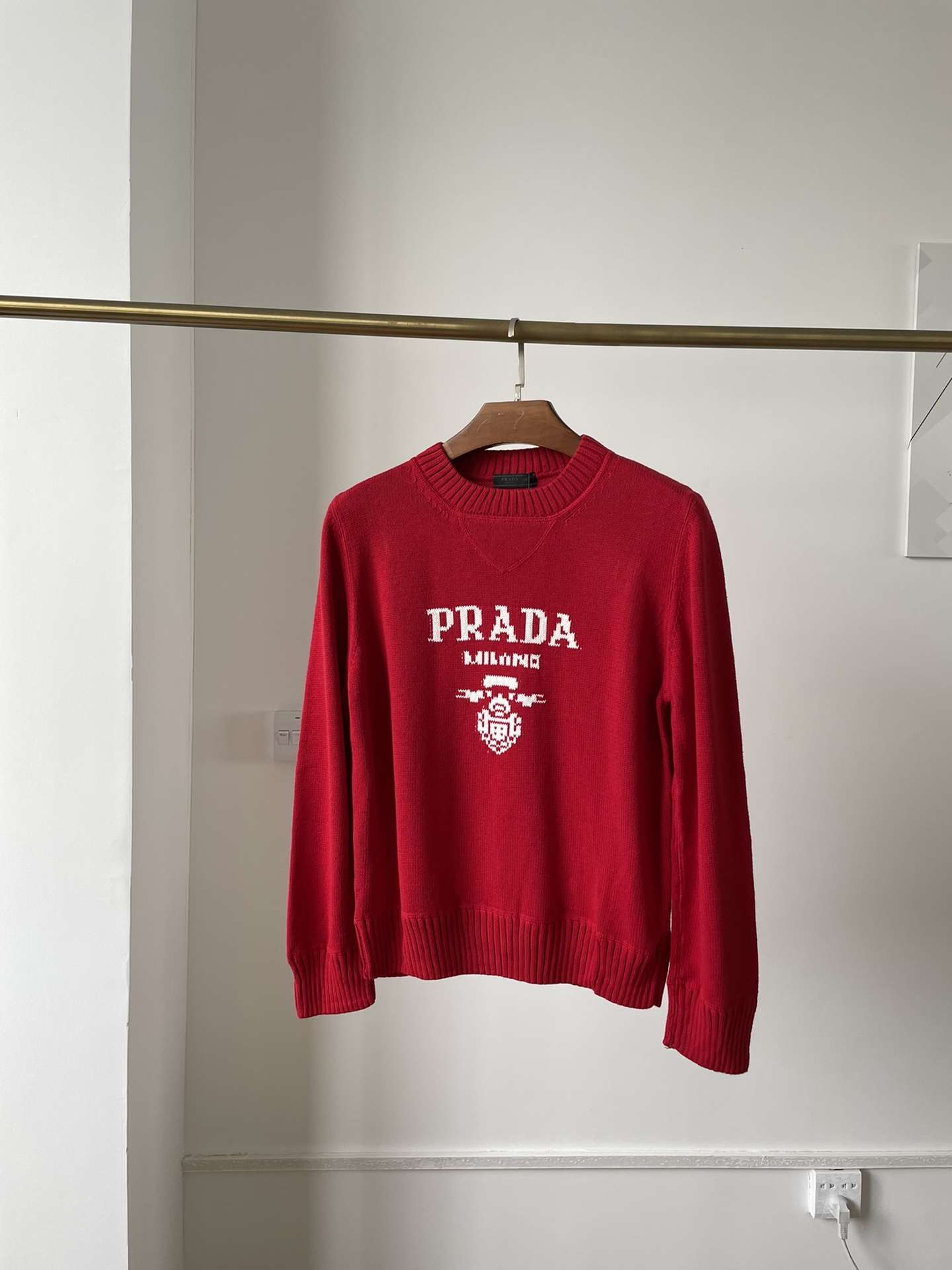 YESKICKS Prada Prada Fall And Winter New-Letter Jacquard Round Neck Sweater For Unisex Black White And Red - Image 5