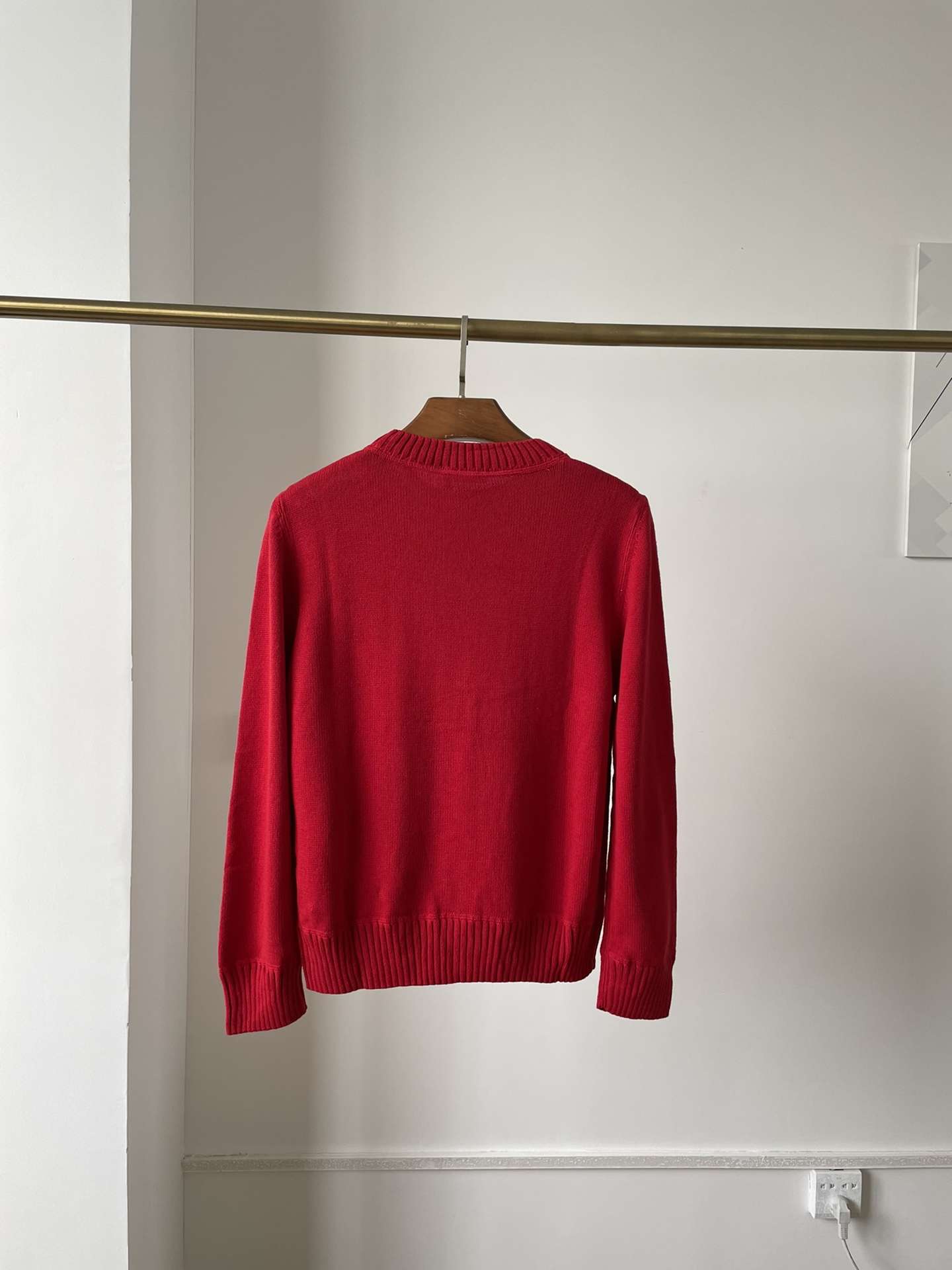 YESKICKS Prada Prada Fall And Winter New-Letter Jacquard Round Neck Sweater For Unisex Black White And Red - Image 4