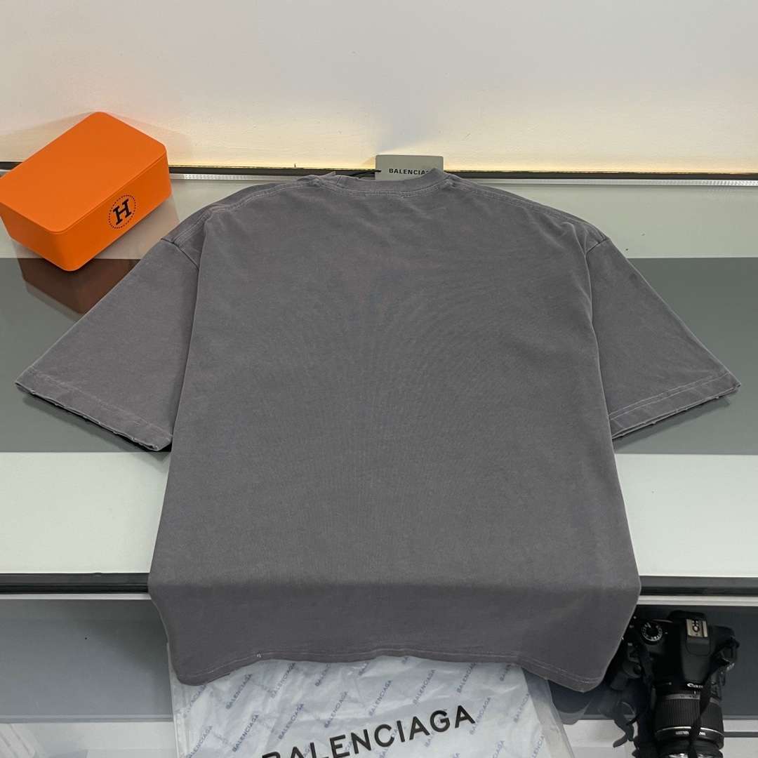 YESKICKS Balenciaga Logo Letter Pigments Print for Unisex - Image 2