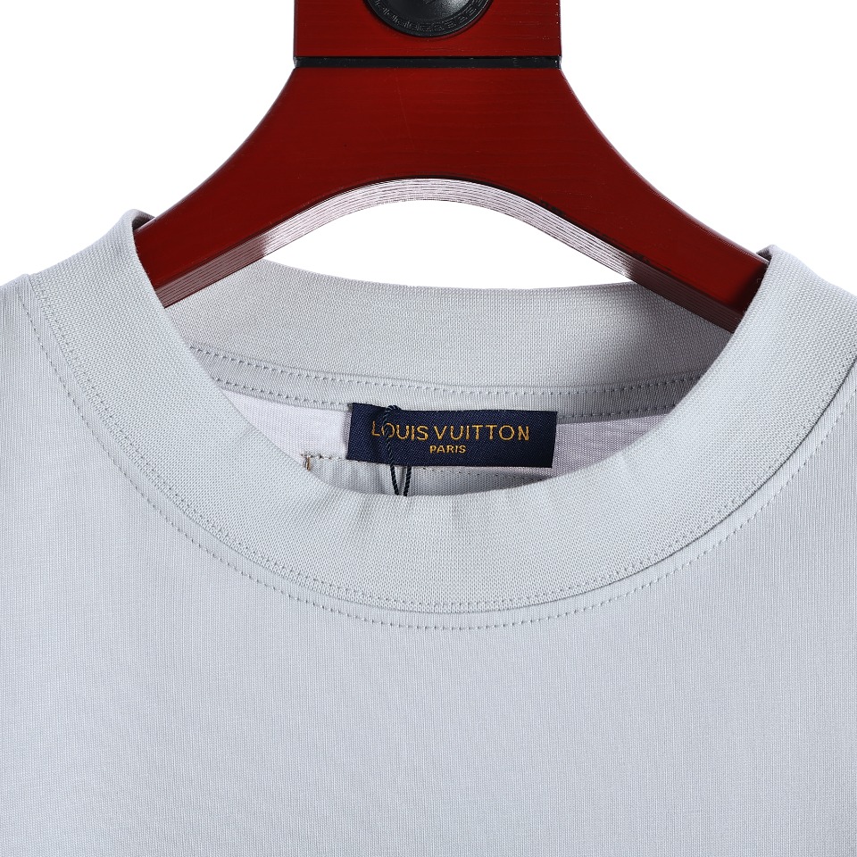 YESKICKS Louis Vuitton Embroidered Logo Letter T-Shirt For Unisex Grayish Blue And White - Image 2