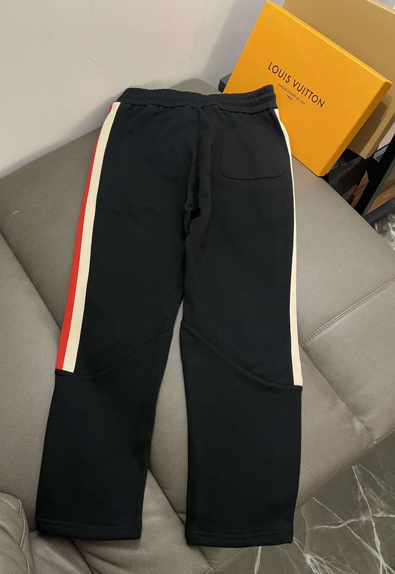 YESKICKS Gucci 23FW Color Block Jogger Pants for Unisex - Image 2
