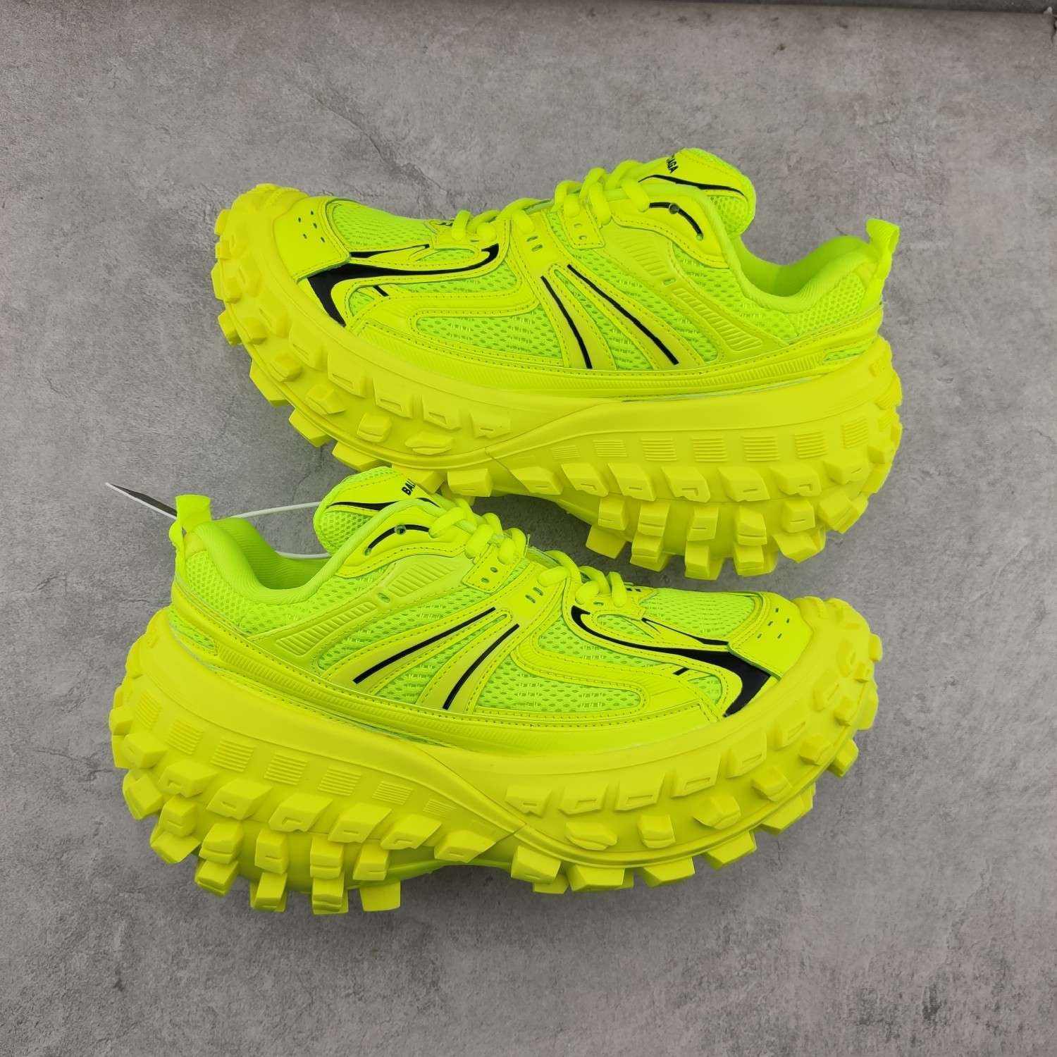 YESKICKS Balenxiaga Defender Rubber Platform Bouncer Sneaker in Neon Green Replica - Image 2