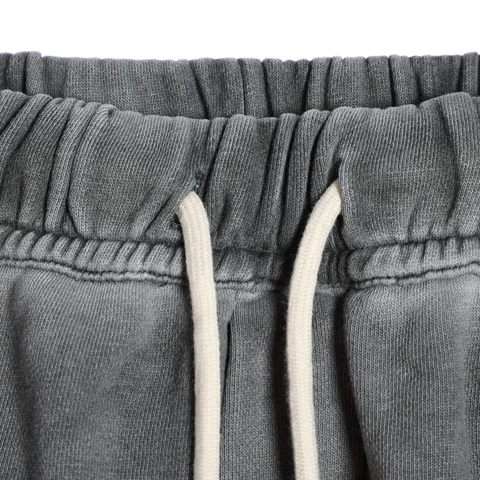 YESKICKS Burberry Dirty Hand Painted Alphabet Zipper Shorts For Men - Image 2