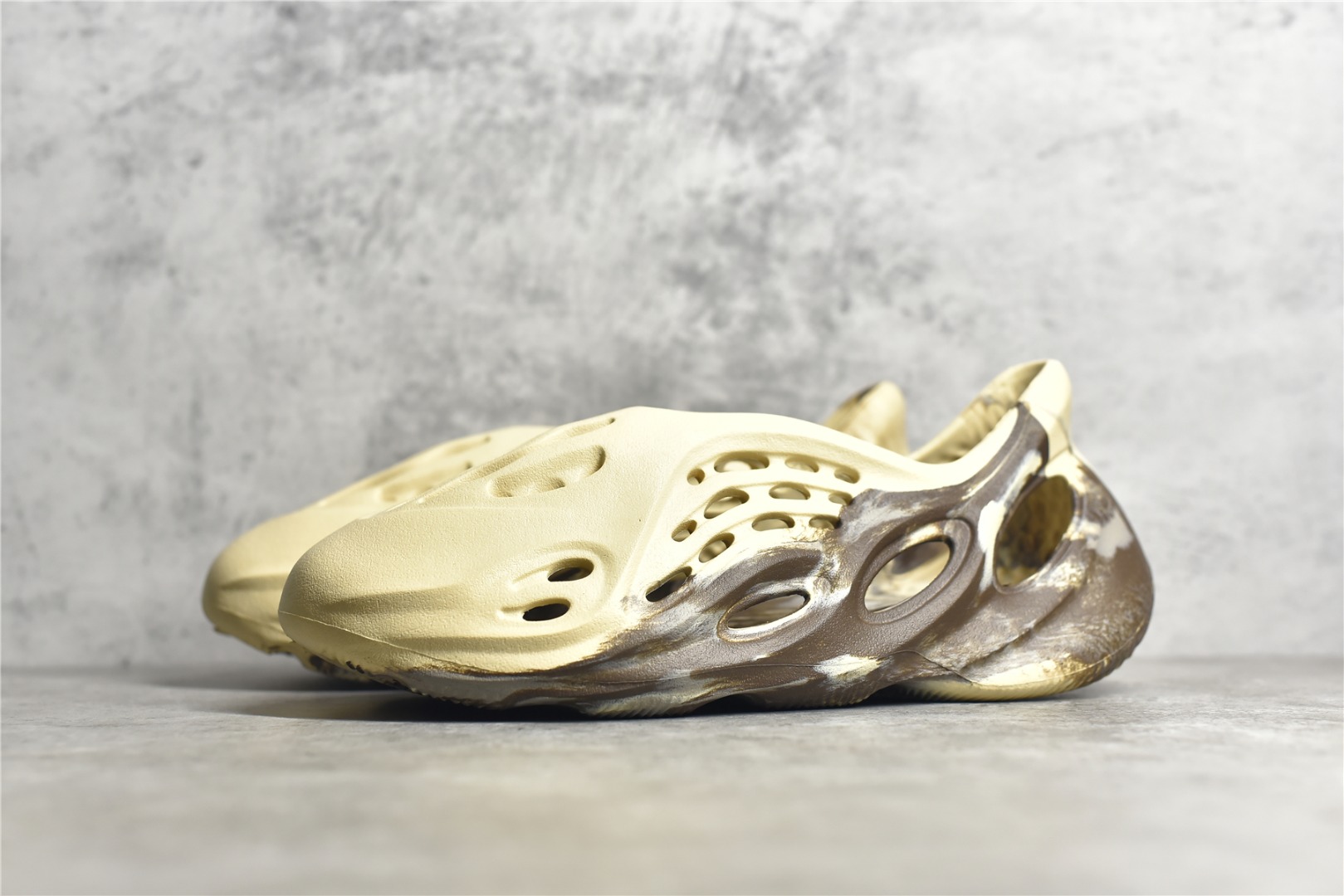 YESKICKS Yeezy Foam Runner ‘MX Cream Clay’GX8774 - Image 3
