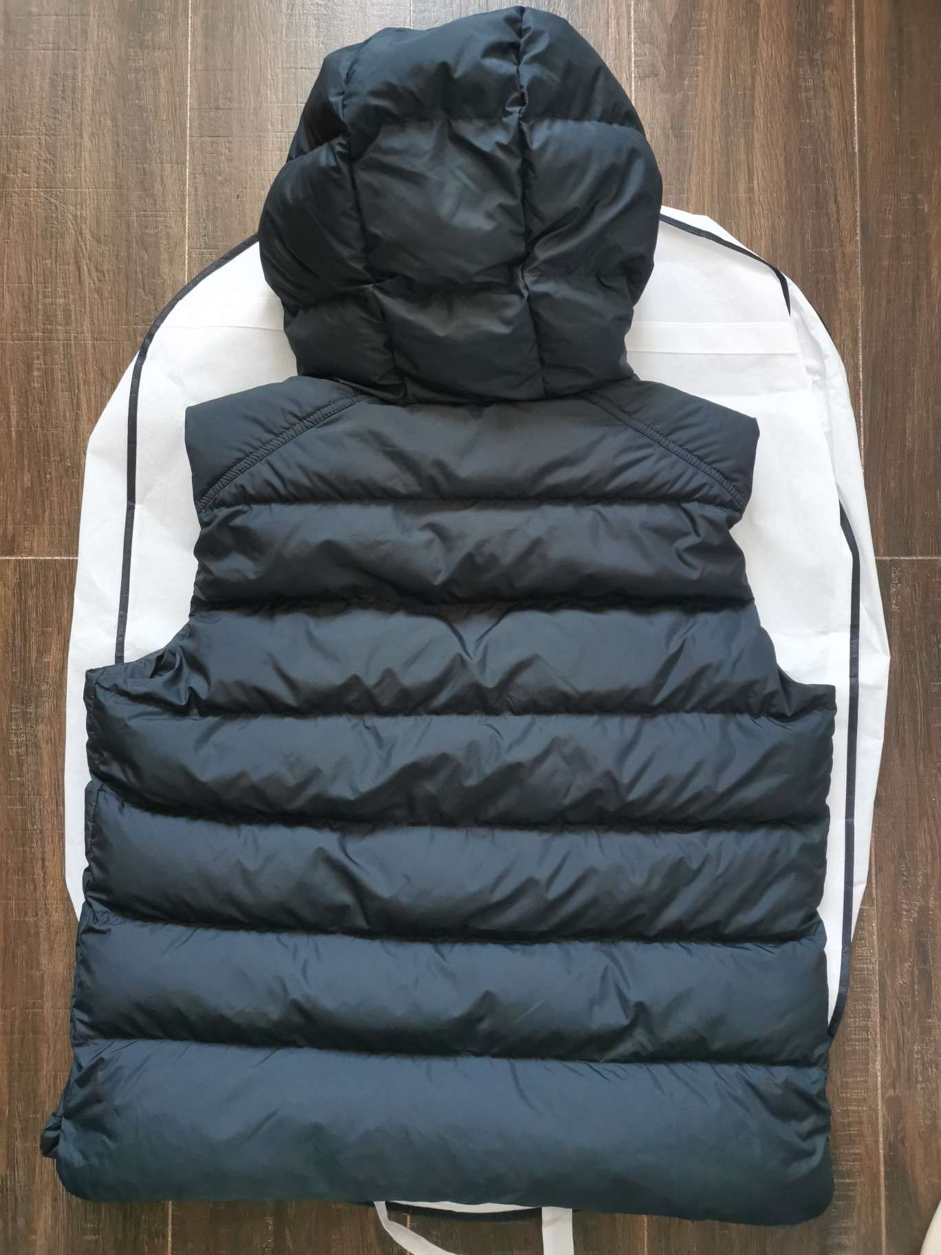 YESKICKS Moncler 23FW Hooded Zipper Monogrammed Down Vest For Unisex Black Green And White - Image 3