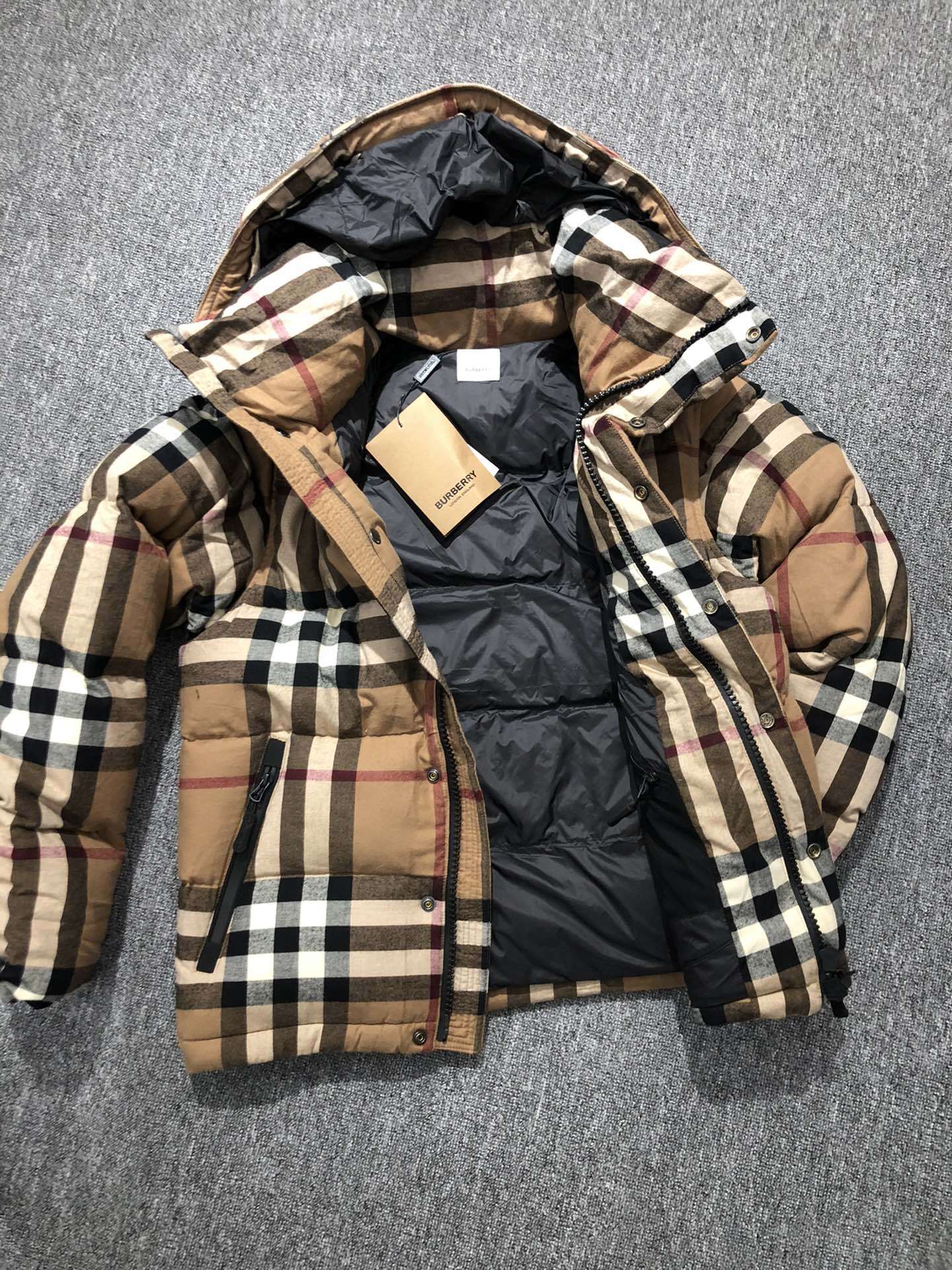 YESKICKS Burberry Detachable Hooded Down Jacket For Unisex - Image 3