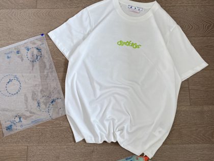 YESKICKS Offwhite Arrow Print T-Shirt for Unisex Black And White