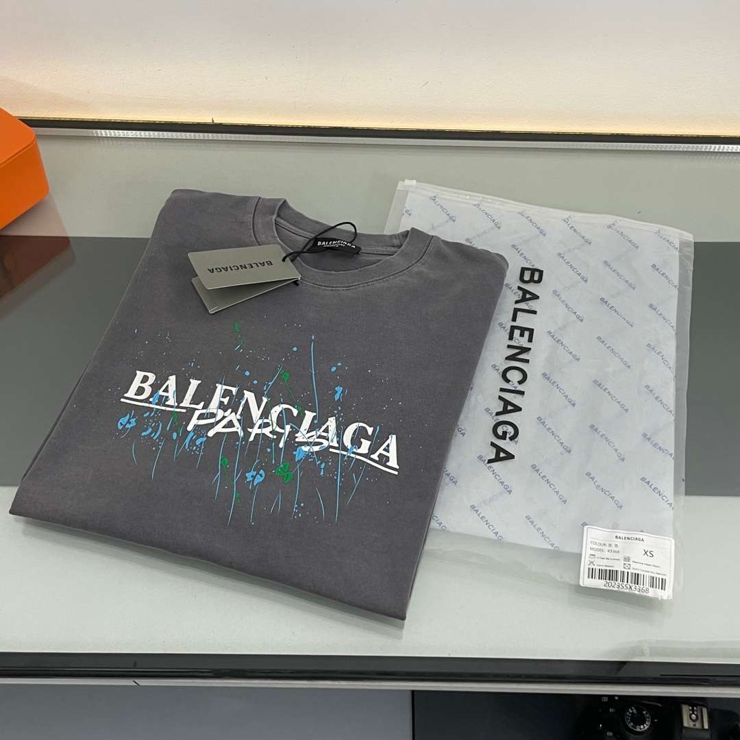 YESKICKS Balenciaga Logo Letter Pigments Print for Unisex - Image 3