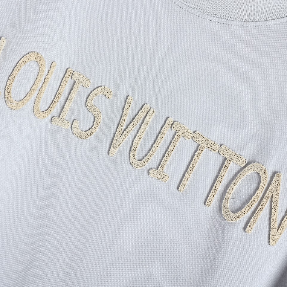 YESKICKS Louis Vuitton Embroidered Logo Letter T-Shirt For Unisex Grayish Blue And White - Image 3