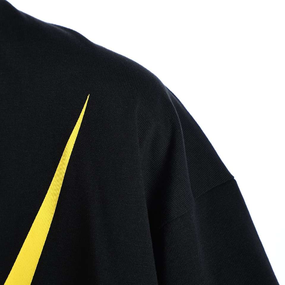 YESKICKS Gucci Lightning Logo Print T-Shirt For Unisex - Image 3