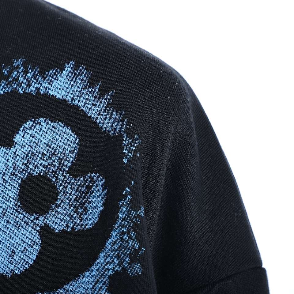 YESKICKS Louis Vuitton Monogram Gradient Inkjet Large Logo Crew Neck Sweatshirt For Unisex Black And White - Image 3