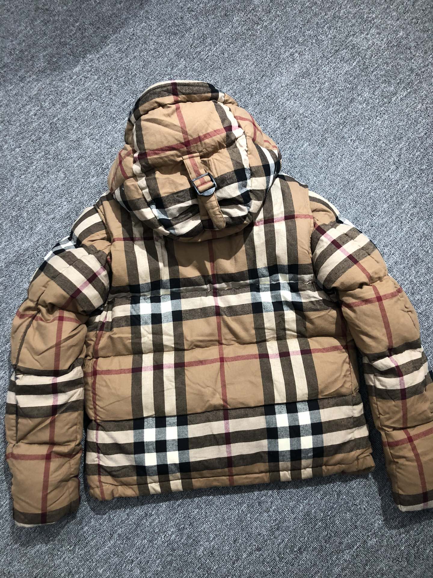 YESKICKS Burberry Detachable Hooded Down Jacket For Unisex - Image 4