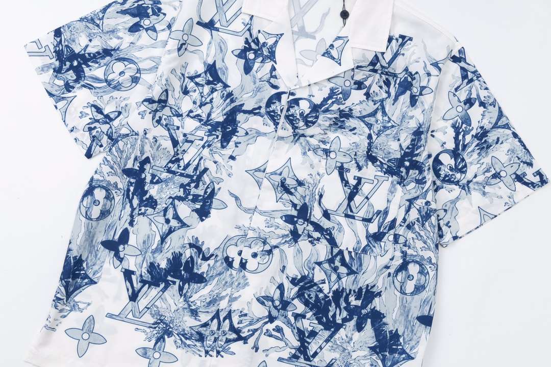 YESKICKS Louis Vuitton Monogram Logo Print T-Shirt For Unisex - Image 4