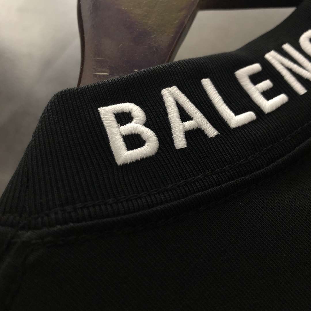 YESKICKS Balenciaga Print T-shirt for Unisex Black and White - Image 3