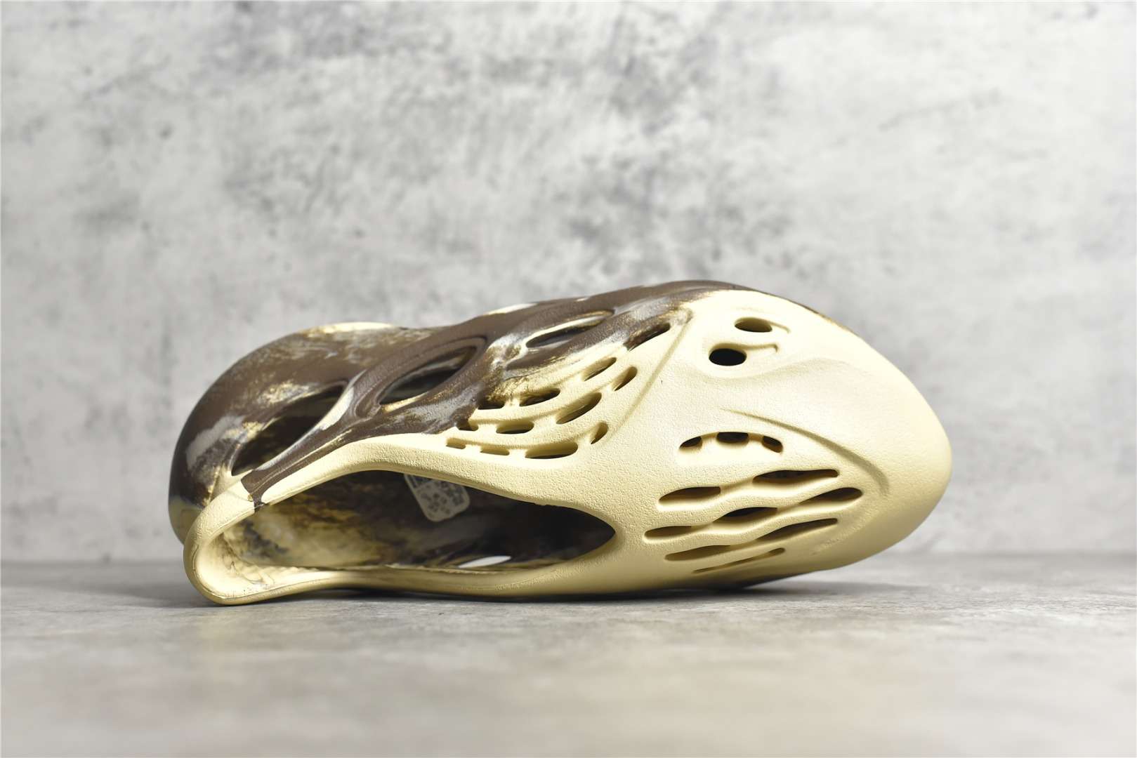 YESKICKS Yeezy Foam Runner ‘MX Cream Clay’GX8774 - Image 5