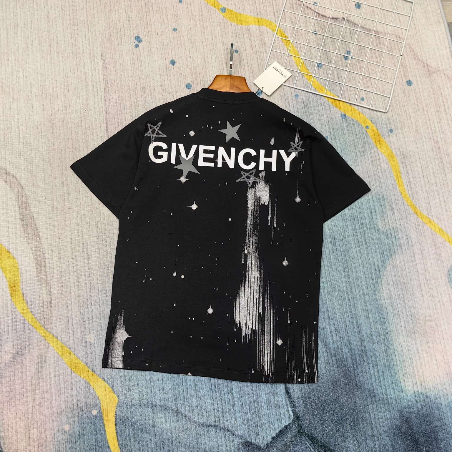 YESKICKS Givenchy Star Cartoon Print For Unisex Black And White - Image 4