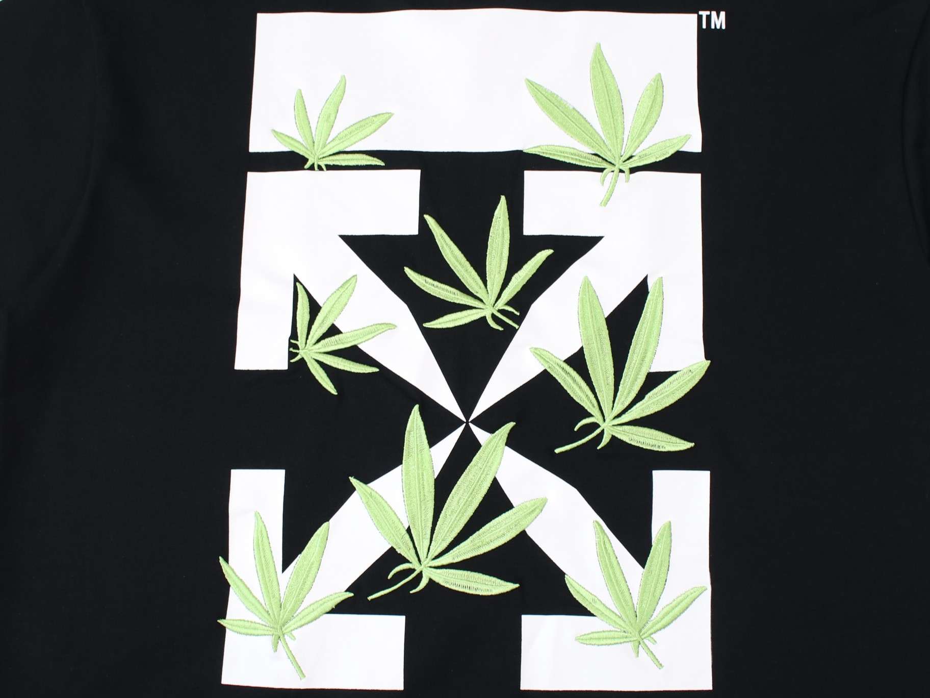 YESKICKS Offwhite Arrow Leaf Pattern Print T-Shirt for Unisex Black And White - Image 6
