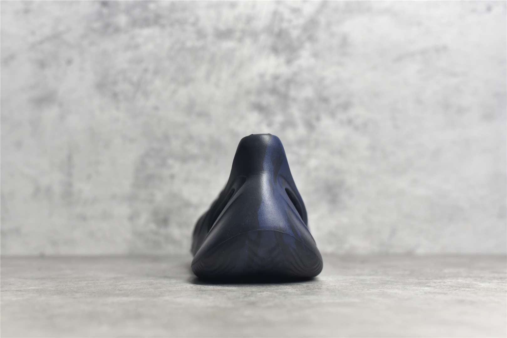 YESKICKS Yeezy Foam Runner ‘Onyx’Replica HP8739 - Image 5