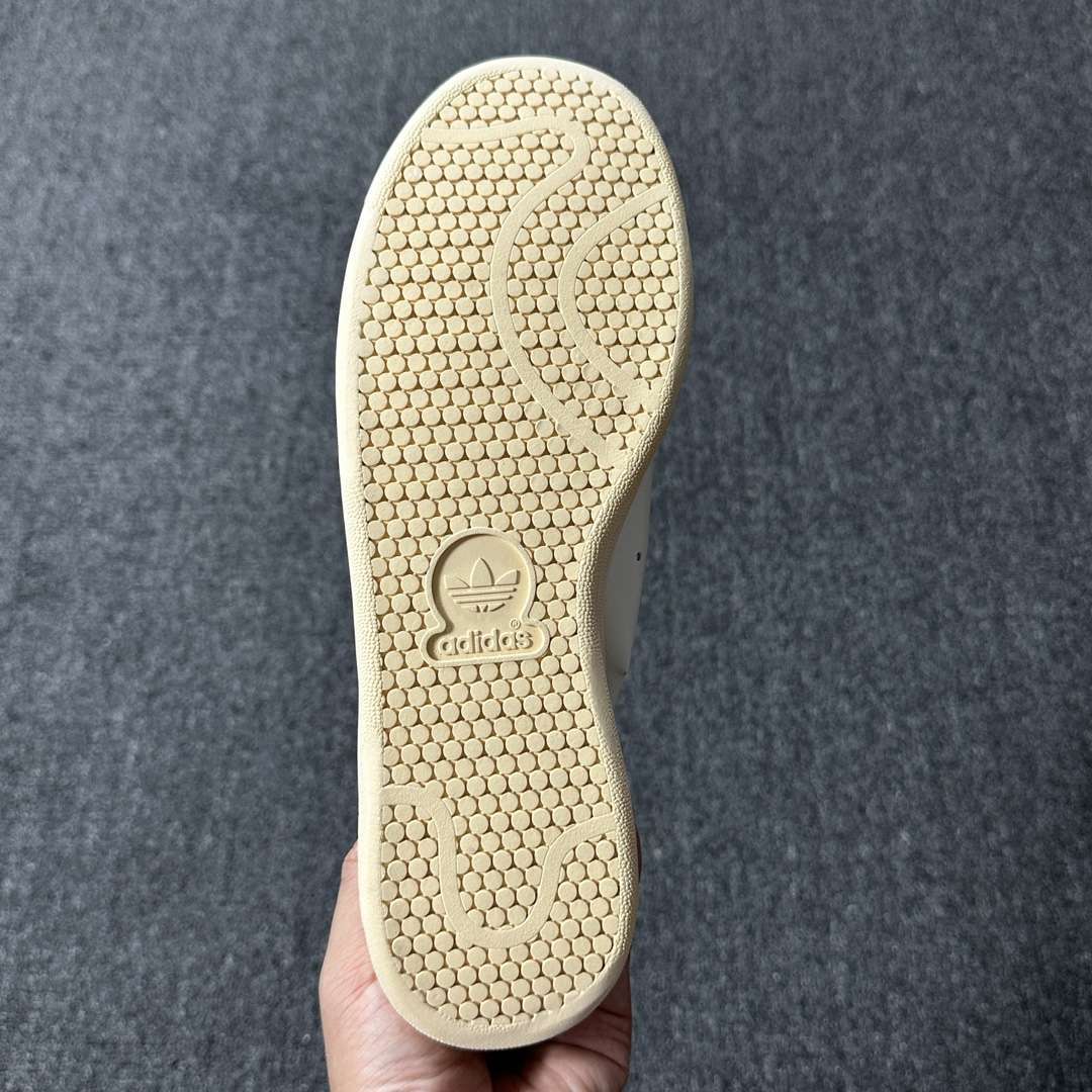 YESKICKS Balenciaga x Adidas Stan Smith Worn-Out White Green Replica Sneaker - Image 5