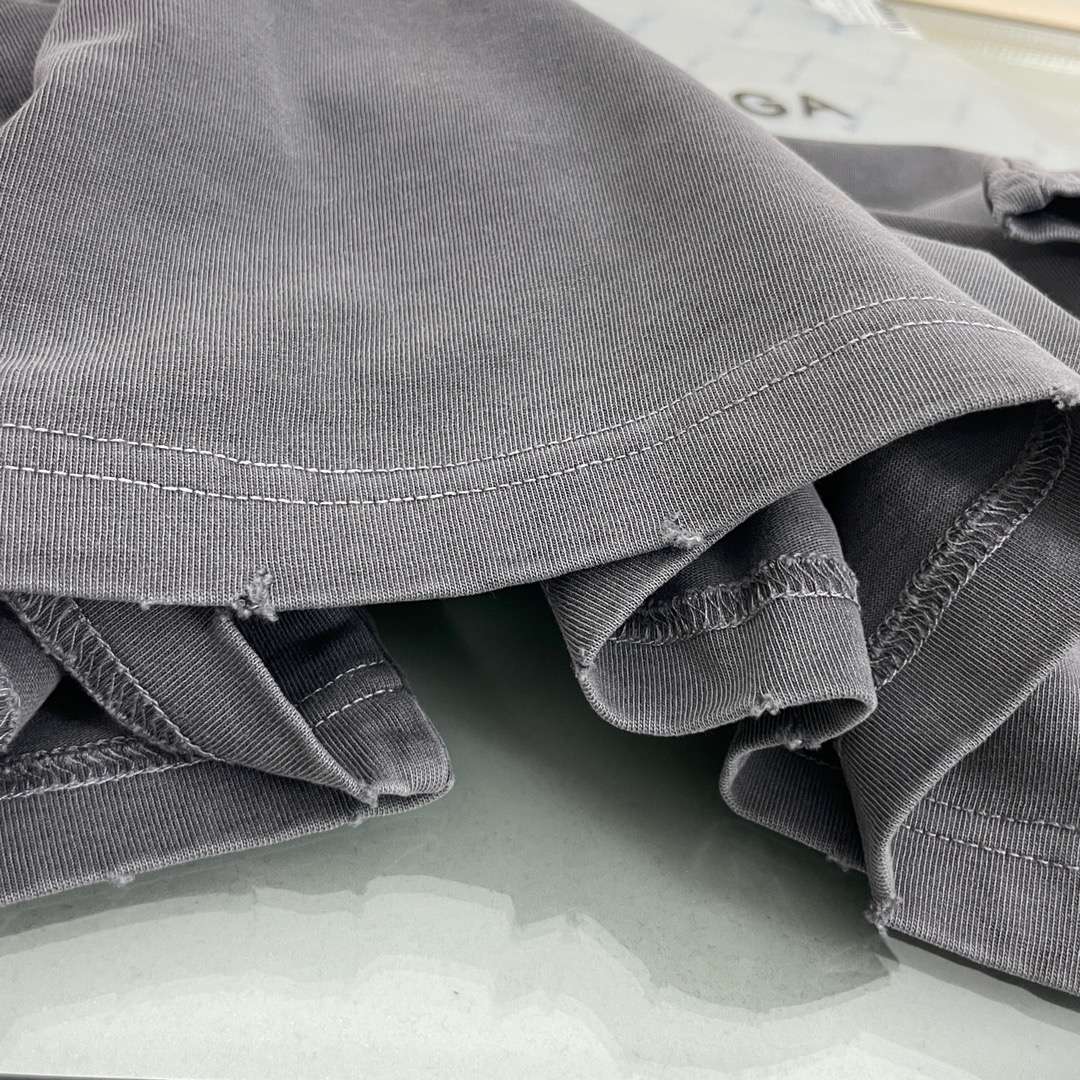 YESKICKS Balenciaga Logo Letter Pigments Print for Unisex - Image 6