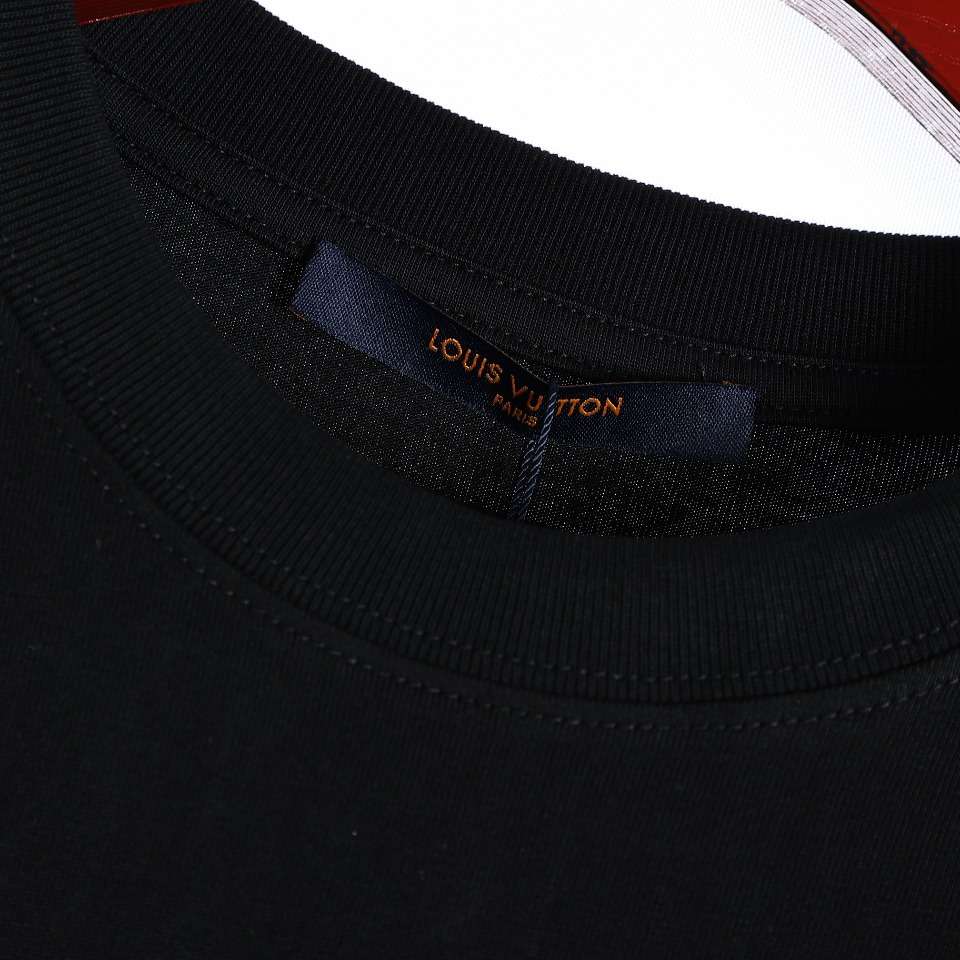 YESKICKS Louis Vuitton Gradient Logo Foam Print T-Shirt For Unisex Black And White - Image 6