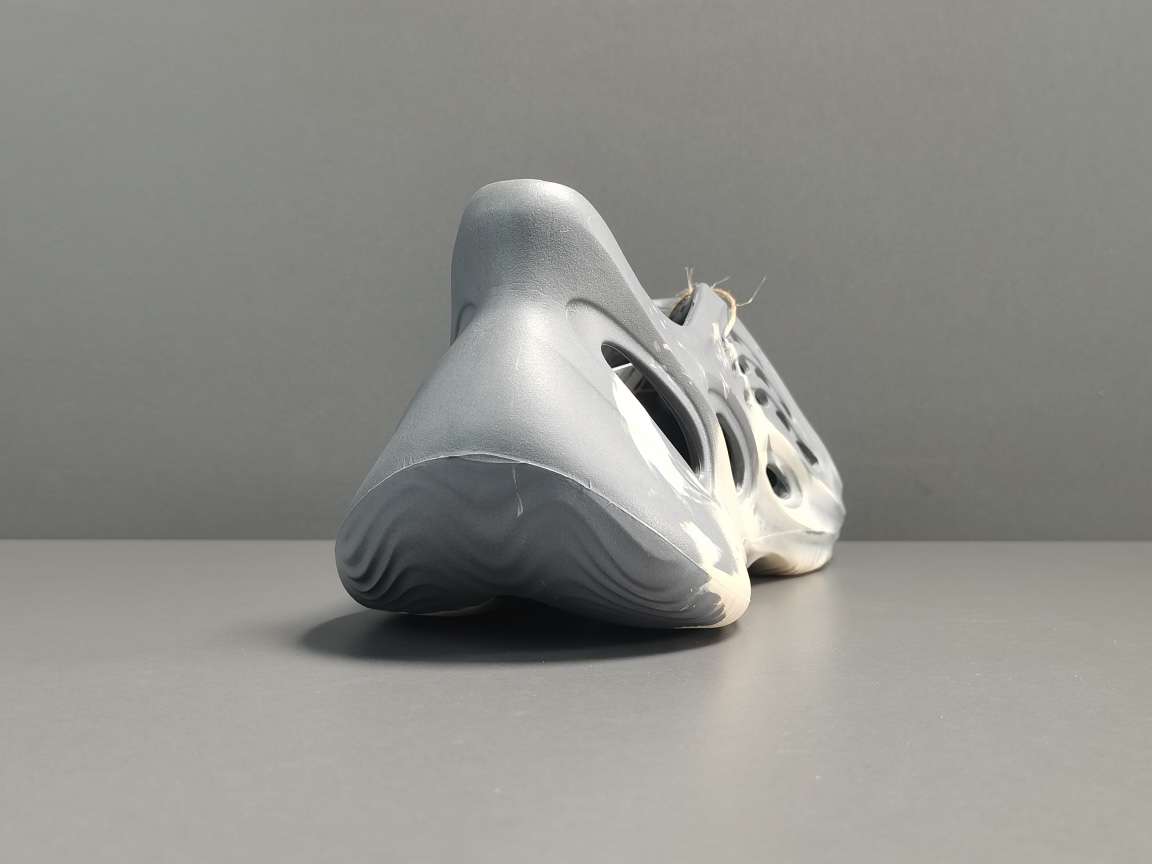 YESKICKS Yeezy Foam Runner ‘MXT Moon Grey Replica GV7904 - Image 7