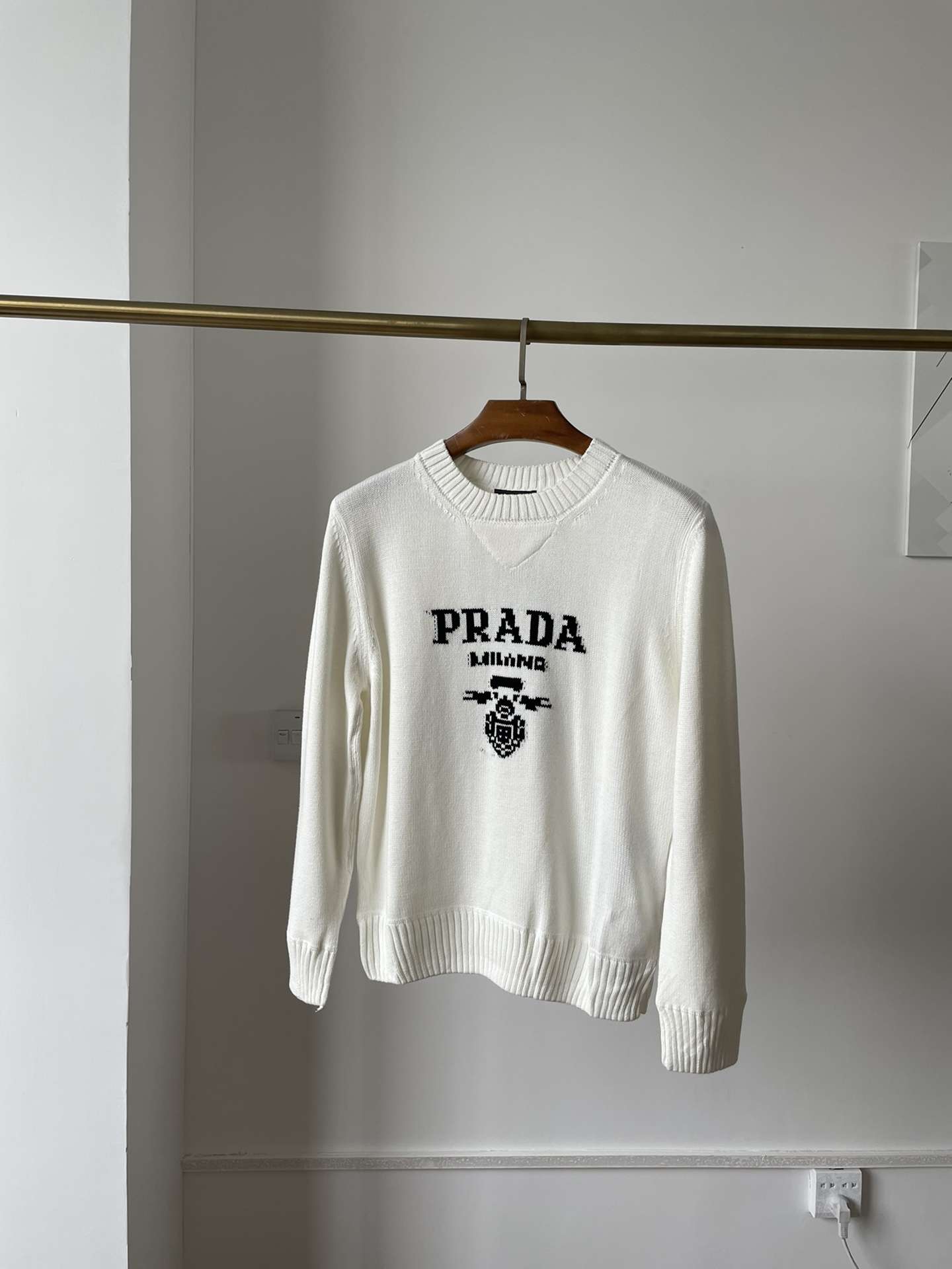 YESKICKS Prada Prada Fall And Winter New-Letter Jacquard Round Neck Sweater For Unisex Black White And Red - Image 9