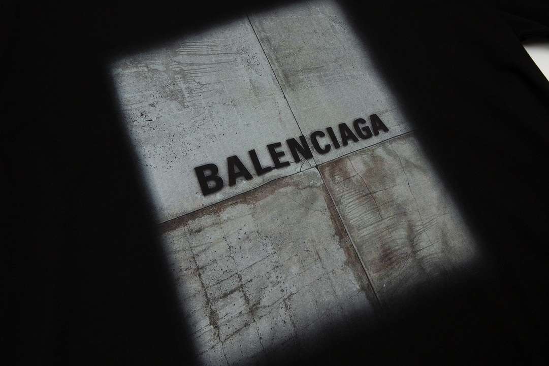 YESKICKS Balenciaga Logo Print T-shirt for Unisex Black And White - Image 8