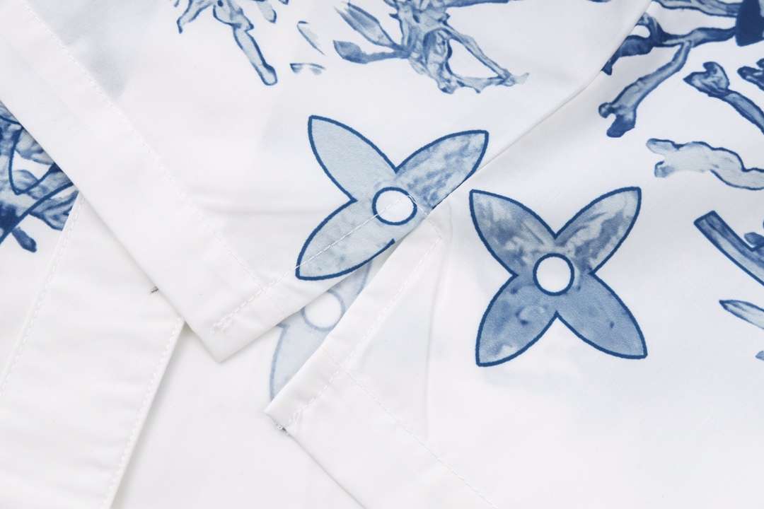 YESKICKS Louis Vuitton Monogram Logo Print T-Shirt For Unisex - Image 7