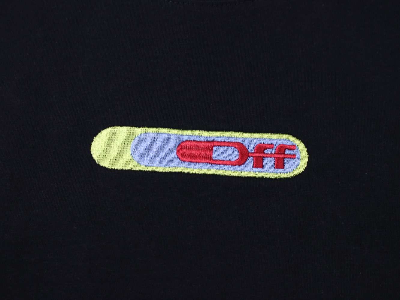 YESKICKS Offwhite Arrow Leaf Pattern Print T-Shirt for Unisex Black And White - Image 8