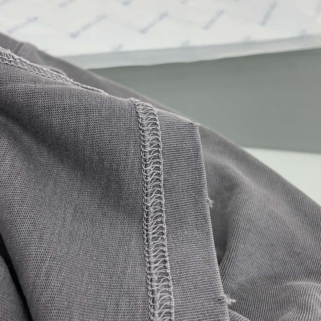 YESKICKS Balenciaga Logo Letter Pigments Print for Unisex - Image 7