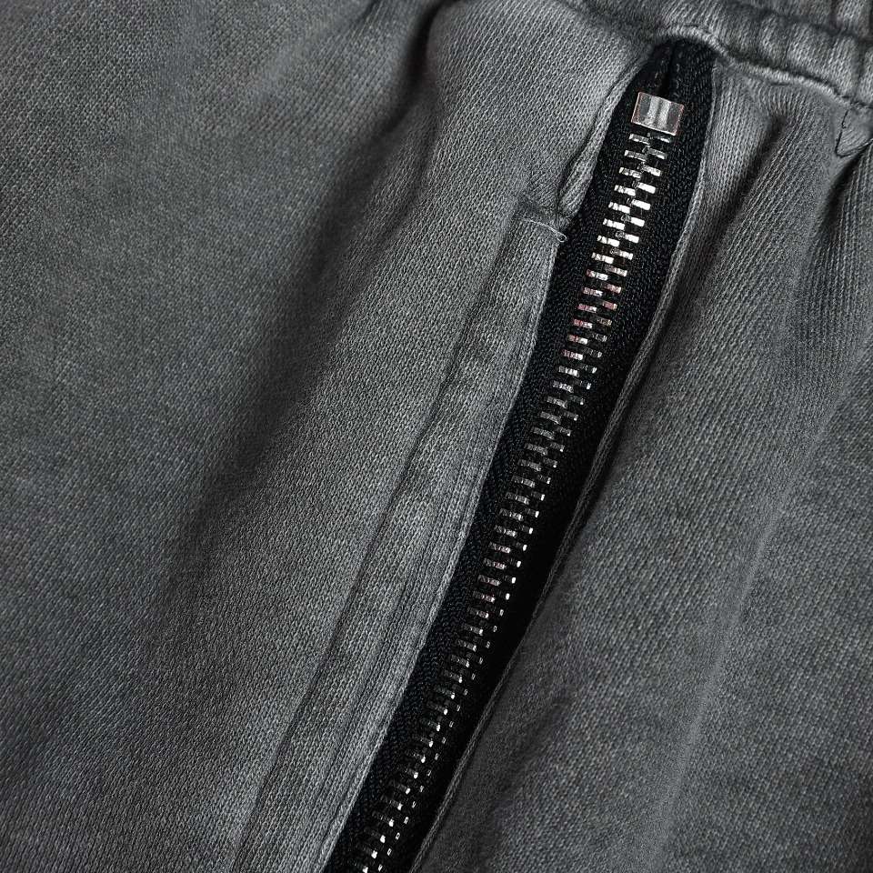 YESKICKS Burberry Dirty Hand Painted Alphabet Zipper Shorts For Men - Image 7