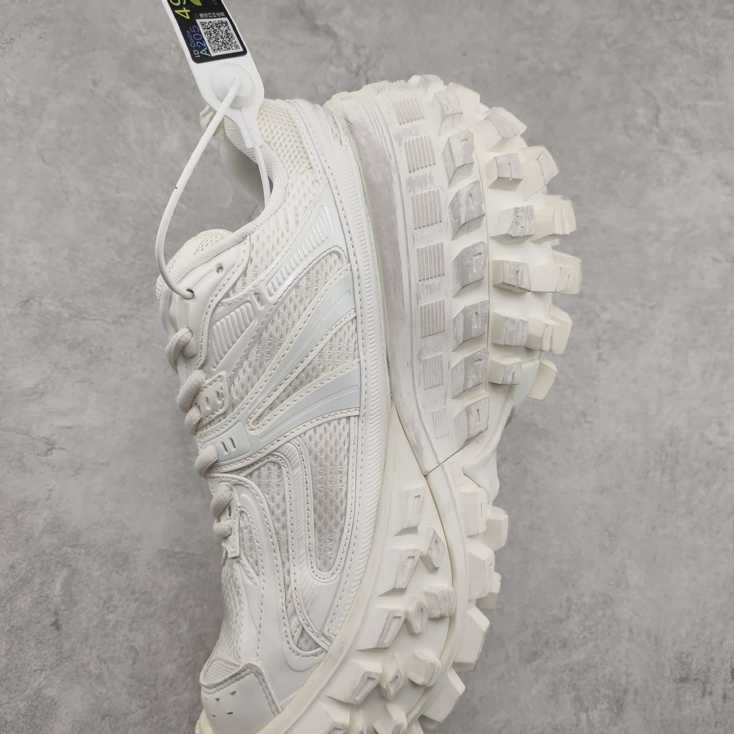 YESKICKS Balenxiaga Defender Rubber Platform Bouncer Sneaker in White Replica - Image 7