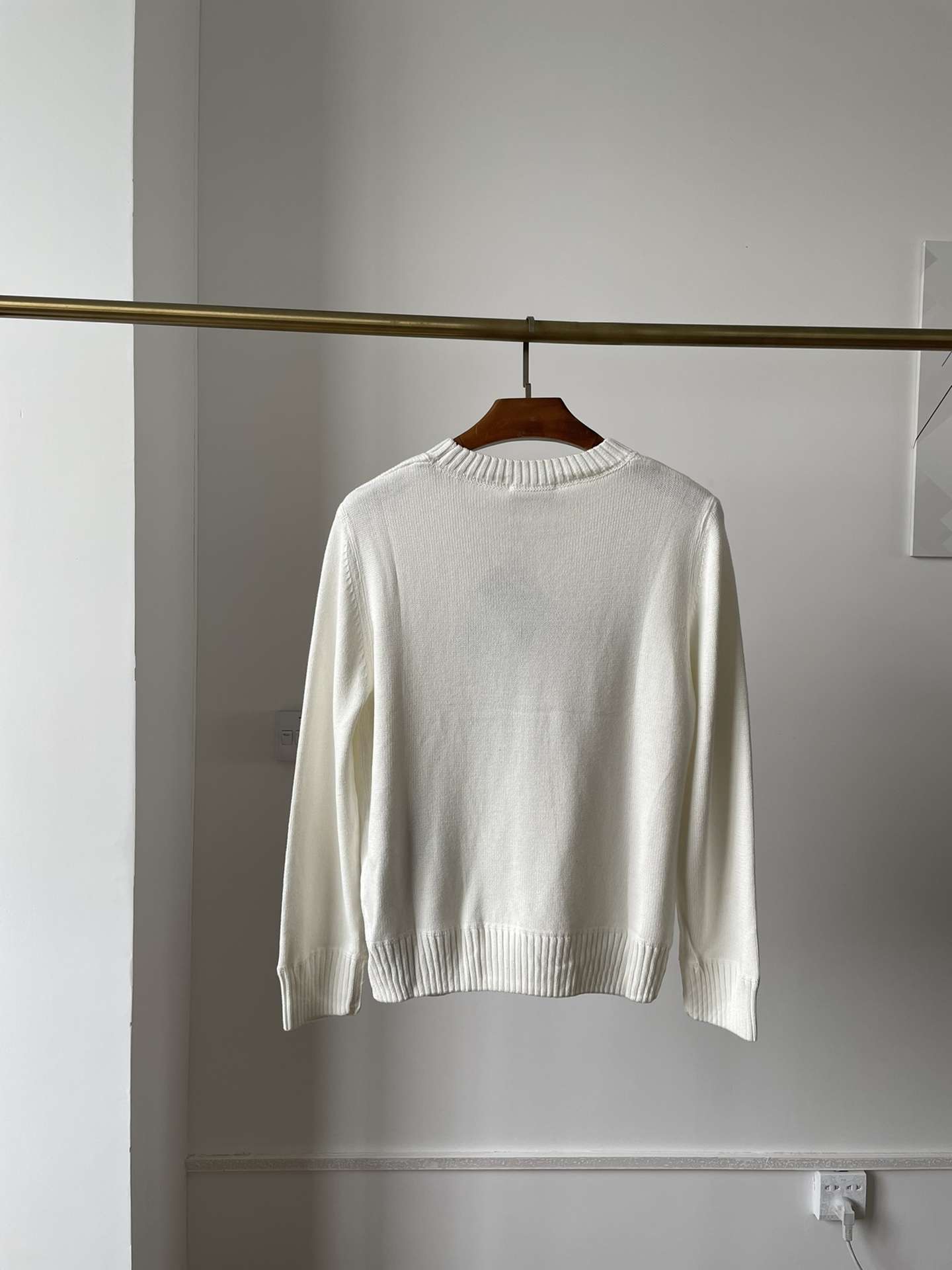 YESKICKS Prada Prada Fall And Winter New-Letter Jacquard Round Neck Sweater For Unisex Black White And Red - Image 8