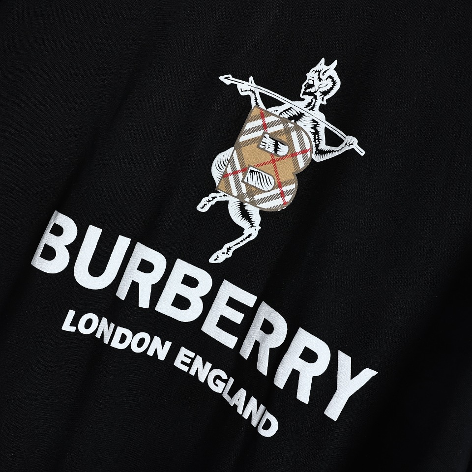 YESKICKS Burberry Character Model Print T-Shirt For Unisex Black And White - Image 8