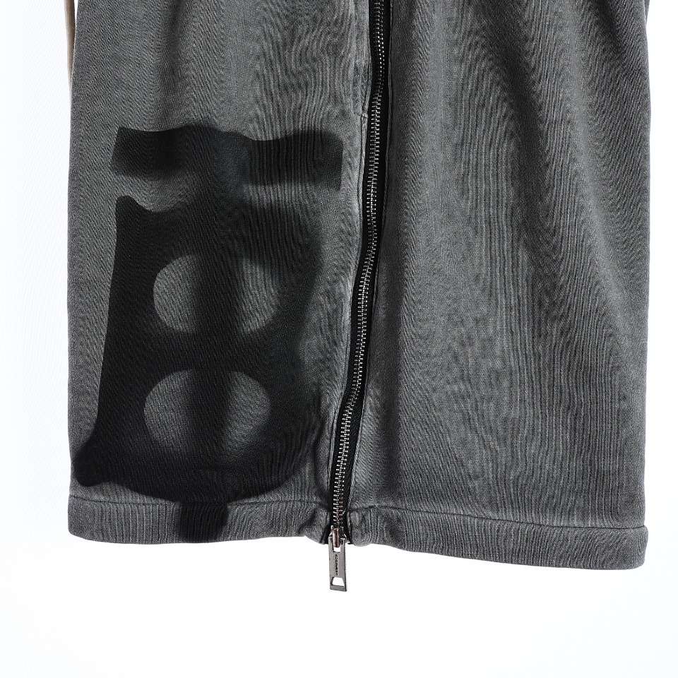 YESKICKS Burberry Dirty Hand Painted Alphabet Zipper Shorts For Men - Image 8