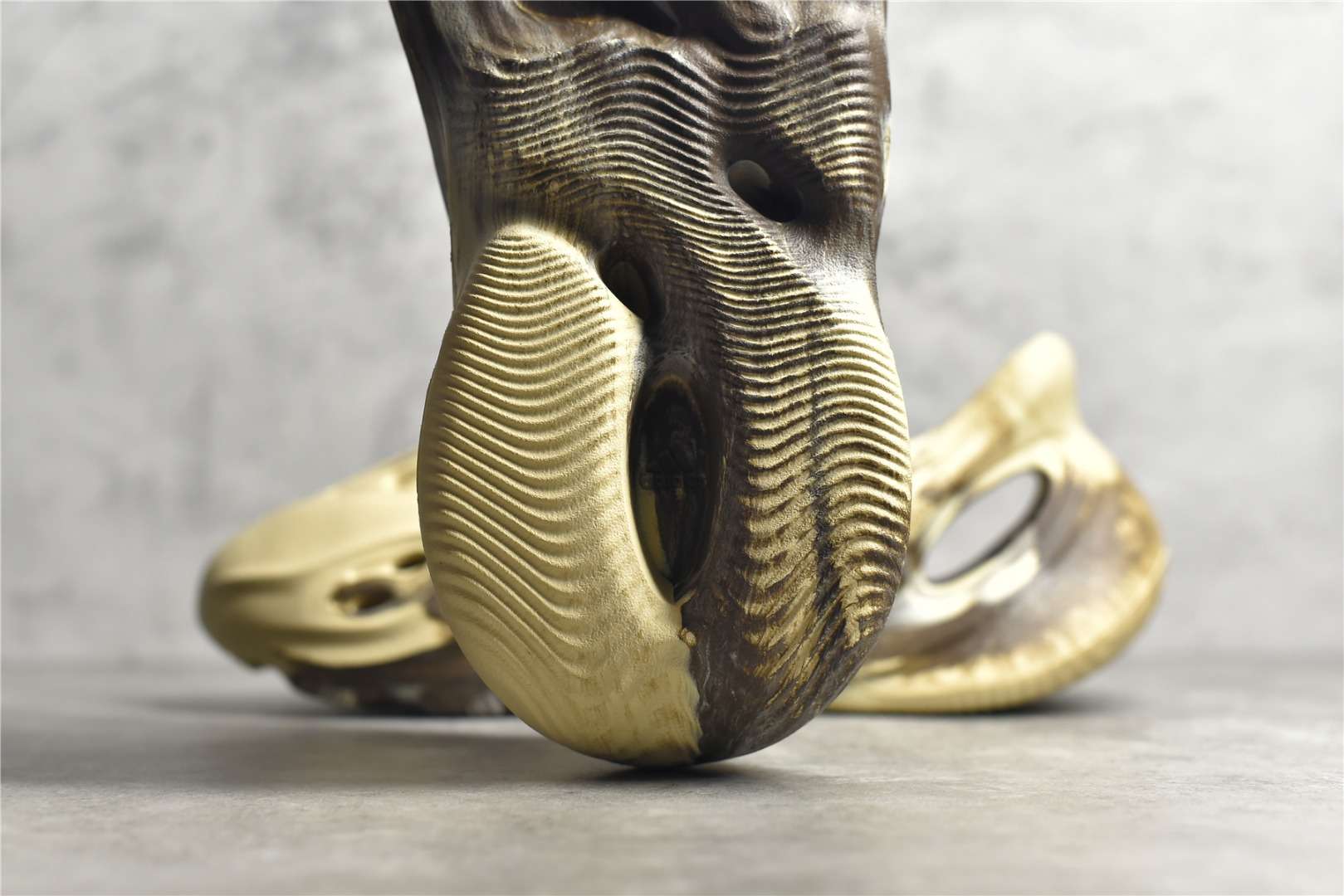 YESKICKS Yeezy Foam Runner ‘MX Cream Clay’GX8774 - Image 9