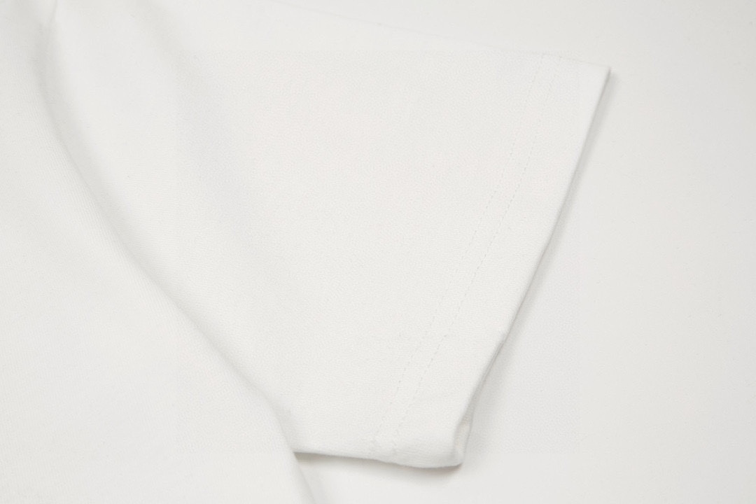 YESKICKS Balenciaga Minimalist Style Logo Print T-shirt for Unisex - Image 3