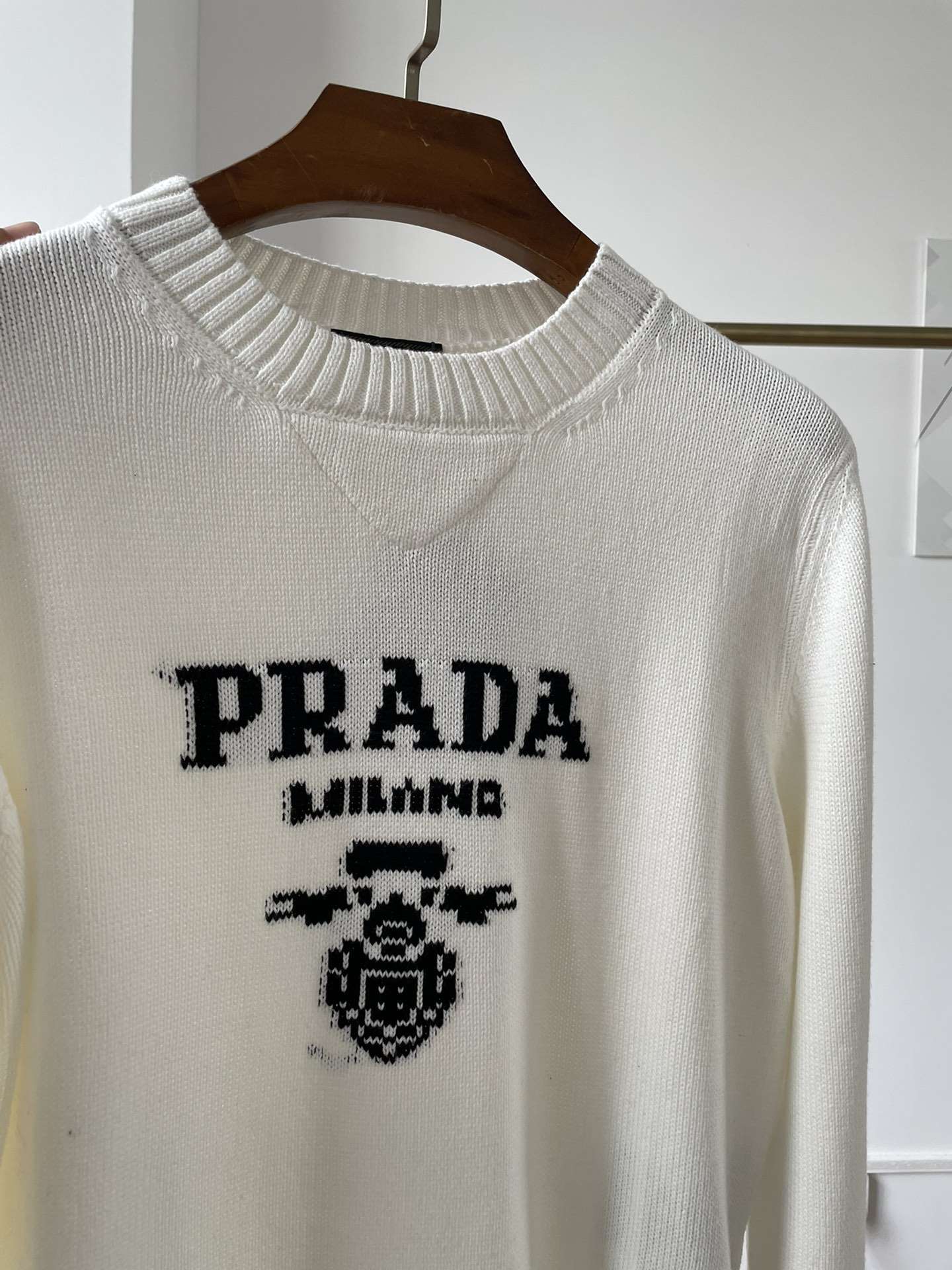 YESKICKS Prada Prada Fall And Winter New-Letter Jacquard Round Neck Sweater For Unisex Black White And Red - Image 7