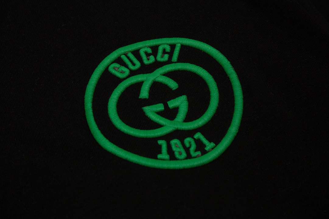 YESKICKS Gucci Color Clash Logo Print T-Shirt for Unisex Black And White - Image 8