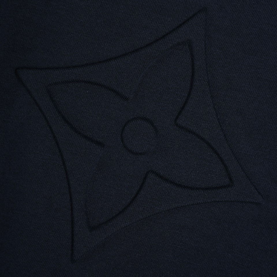 YESKICKS Louis Vuitton Logo Embossed T-Shirt For Unisex Navy Blue And Apricot - Image 9